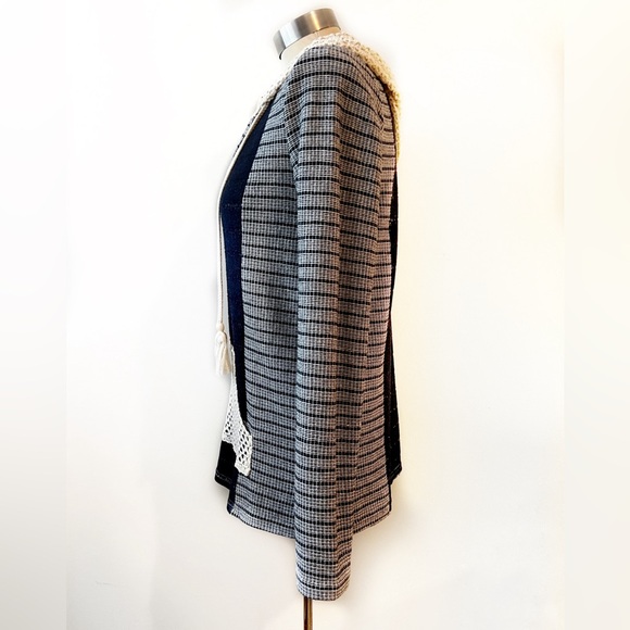 Hem & Thread blue and beige crotchet pocket hoodie sweater women’s size small - Picture 3 of 11